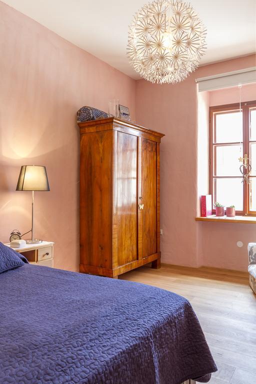 Unser Rosa Haus Fuer Sie رست الغرفة الصورة