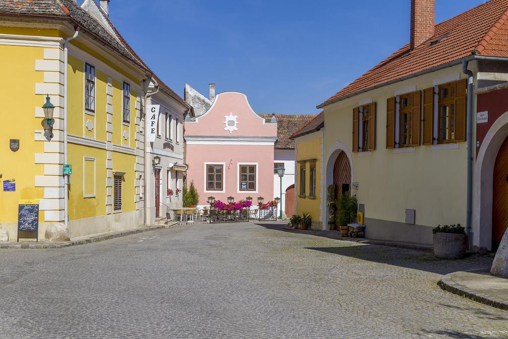 Unser Rosa Haus Fuer Sie رست الغرفة الصورة
